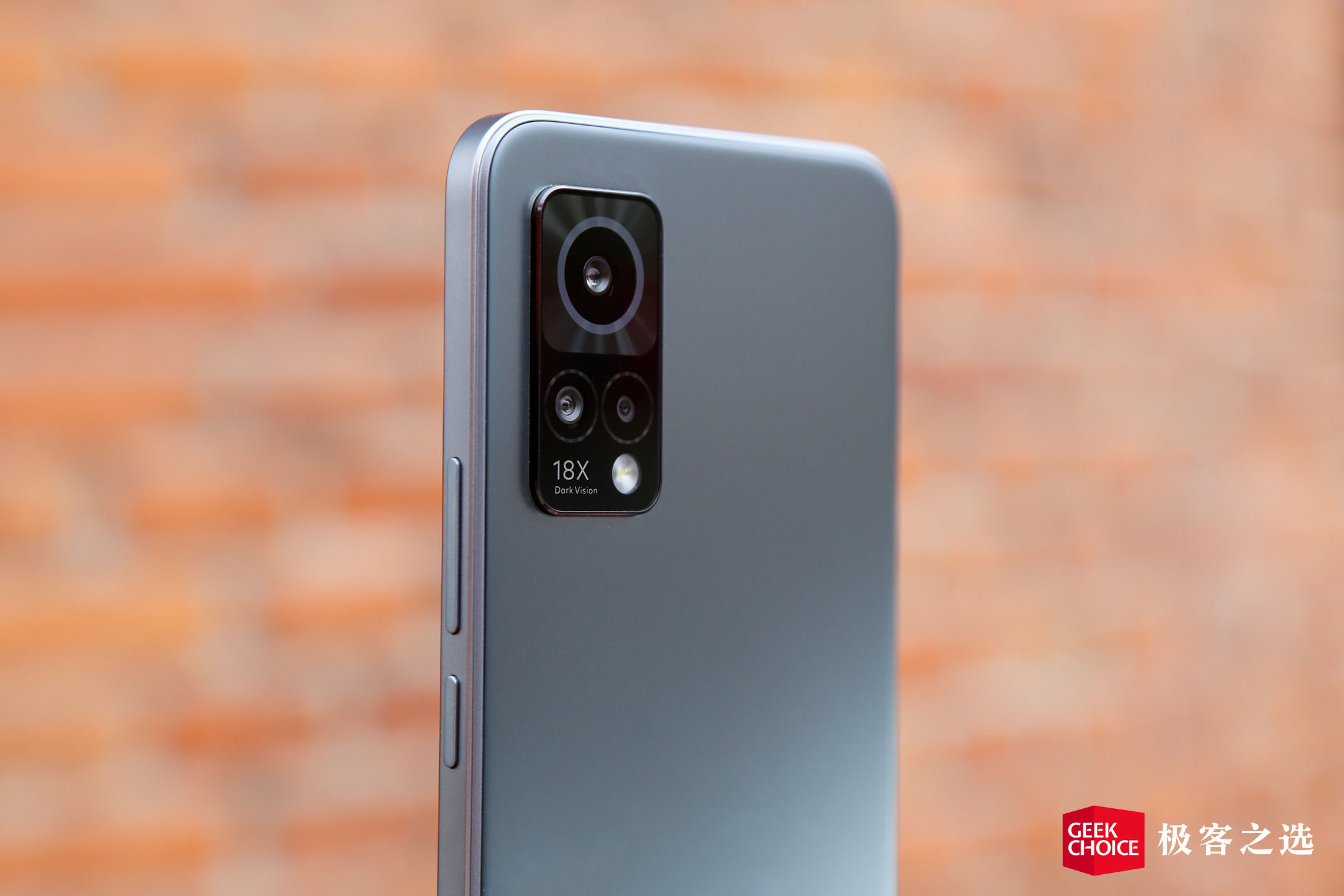 ​魅族18X体验：设计手感依旧在线，骁龙870性能功耗表现均衡