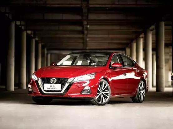 日系最强2.0T发动机，6.4秒破百，为何还是斗不过雅阁和凯美瑞？