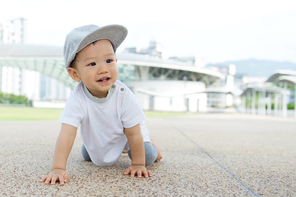 19个月不会独立走路不稳,17个月不会走路会自己站起来