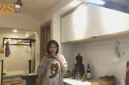 28岁郑爽卧室曝光引热议：“性冷淡”的人生，真的很爽