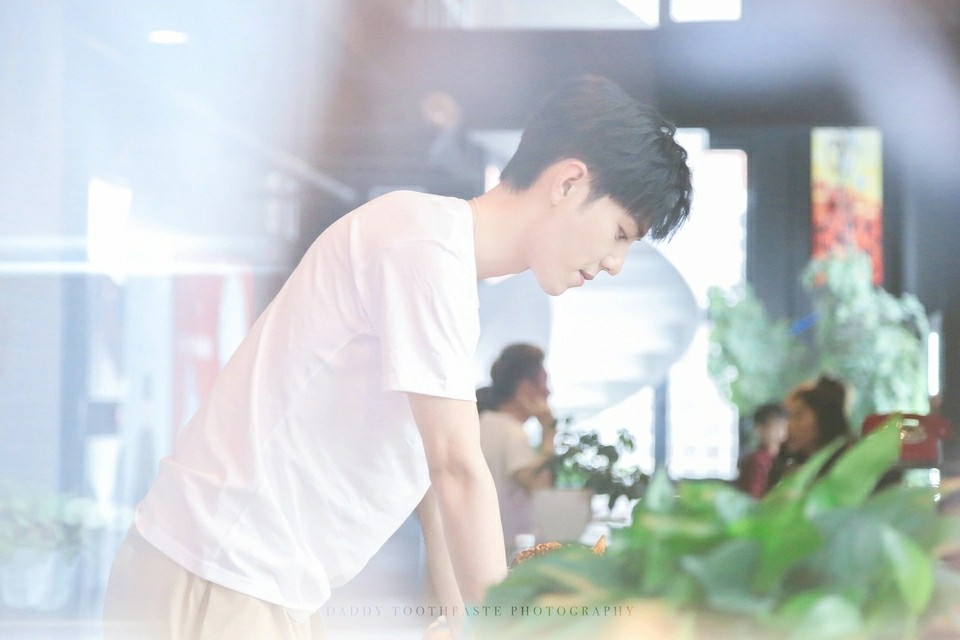 肖战唱歌残酷月光,你不知道的事肖战原版