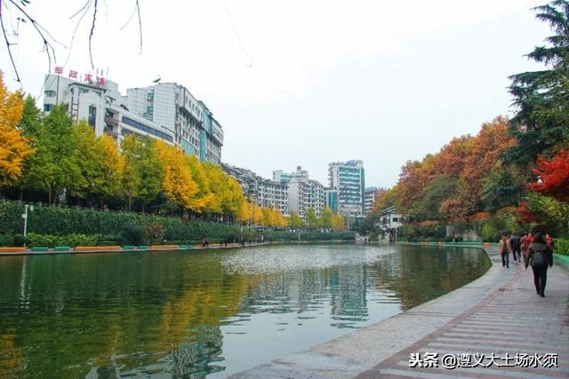 在冬天里看遵义湘江河上的秋色