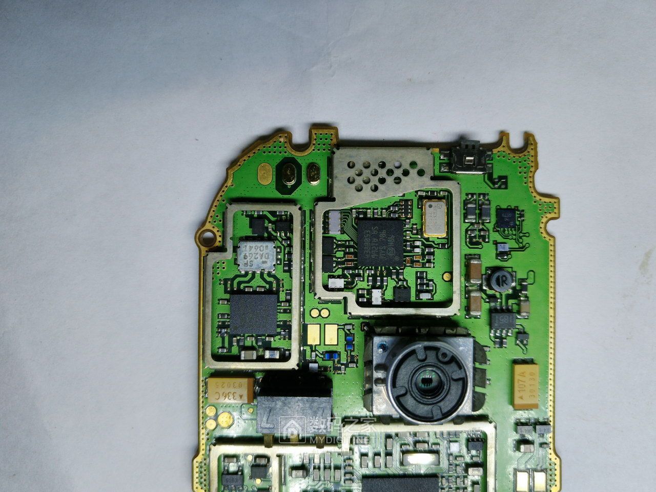 十五年前的直板机皇诺基亚NOKIA7610拆解，时代艳惊四座的设计！