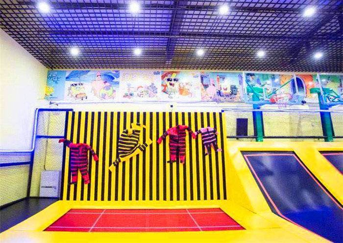 蹦床运动馆团购,阜阳人人汇运动蹦床馆