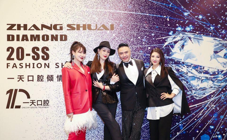 任达华老婆琦琦穿绿色亮片短裙,任达华妻子琦琦同款衣服