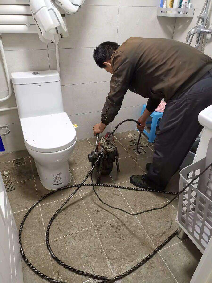 卫生间堵塞水从地漏漏出来怎么办,浴室地漏下水慢妙招