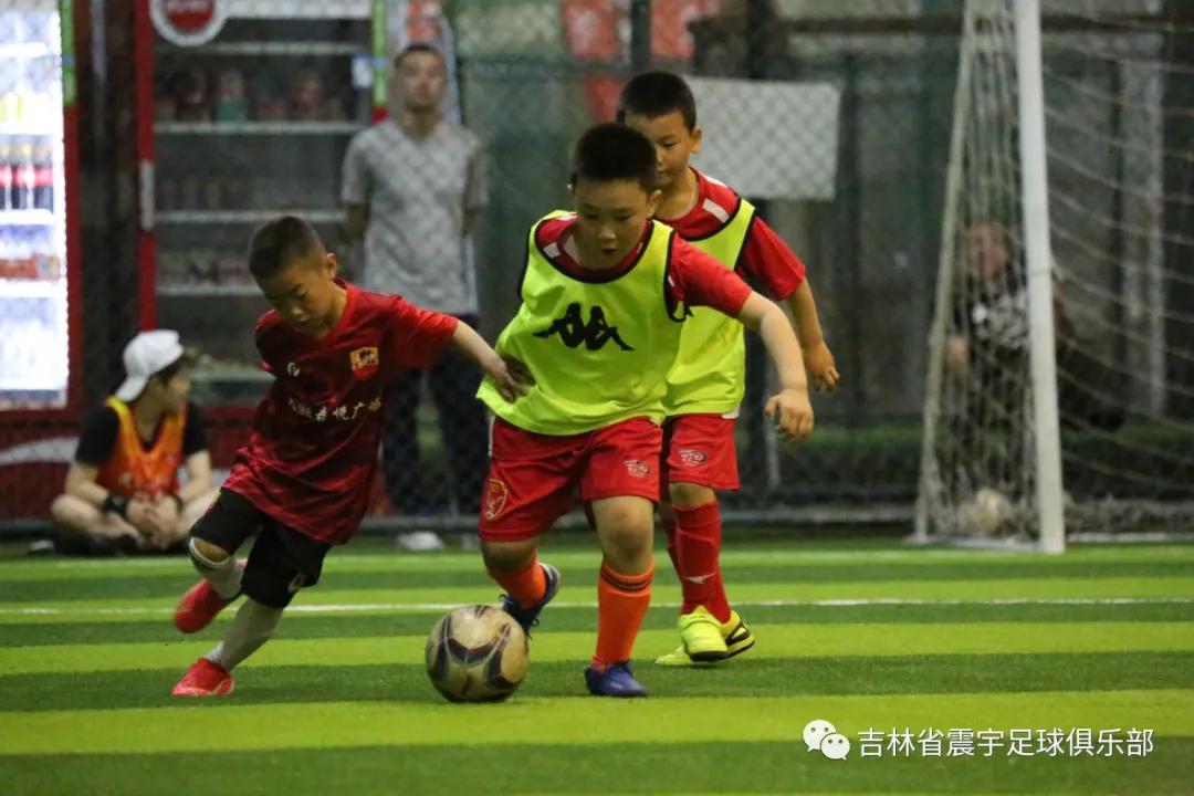 快乐童年，足球相伴！——震宇足球俱乐部“超级比赛日”精彩瞬间