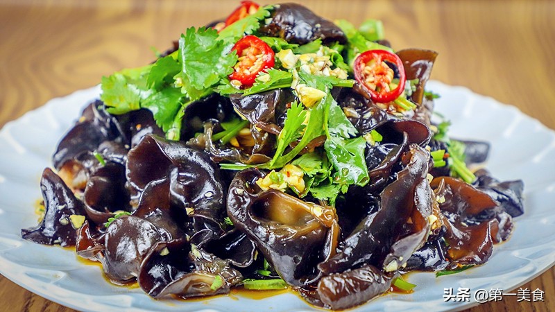 建议中老年人少吃苦瓜和西瓜,建议中老年人三伏天少吃苦瓜