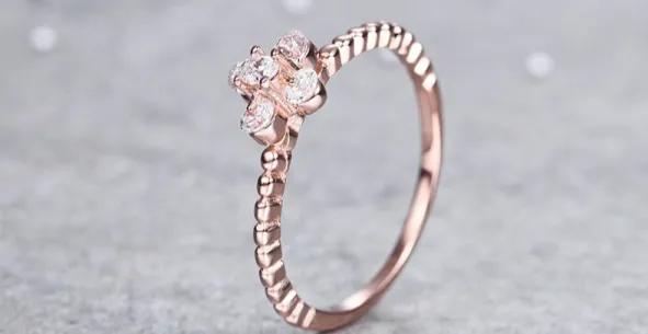 锆石和钻石的区别肉眼能看出来吗,锆石莫桑钻和钻石能用肉眼看出来