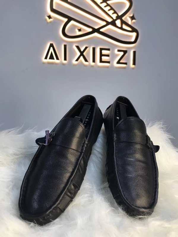 开洗鞋护理店能挣钱吗,90后夫妻创业开水果店