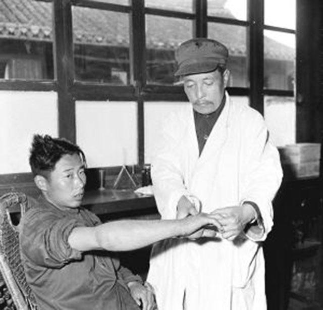 大字不识一个,却成旷世神医,一代蛇毒大王,克林顿称其东方蛇仙