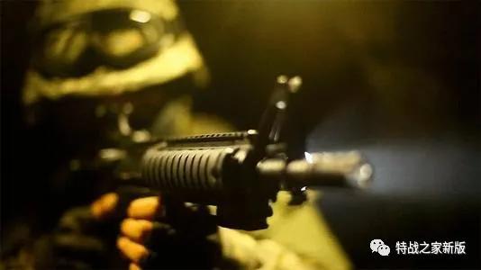 战术手电筒为什么有几种灯光模式,真实的战术手电特点