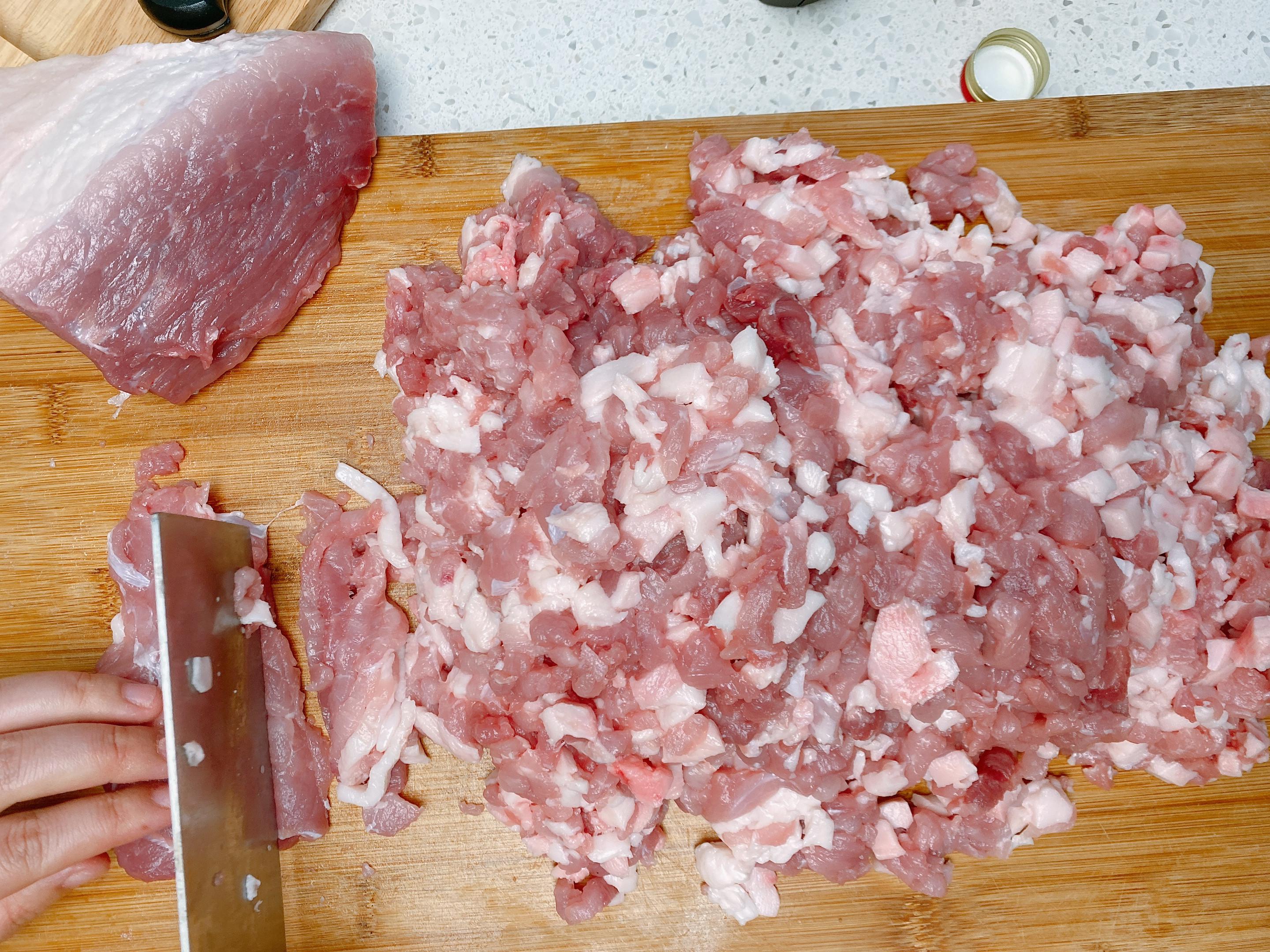 灌香肠制作方法和配方,灌香肠的做法10斤肉用多少盐