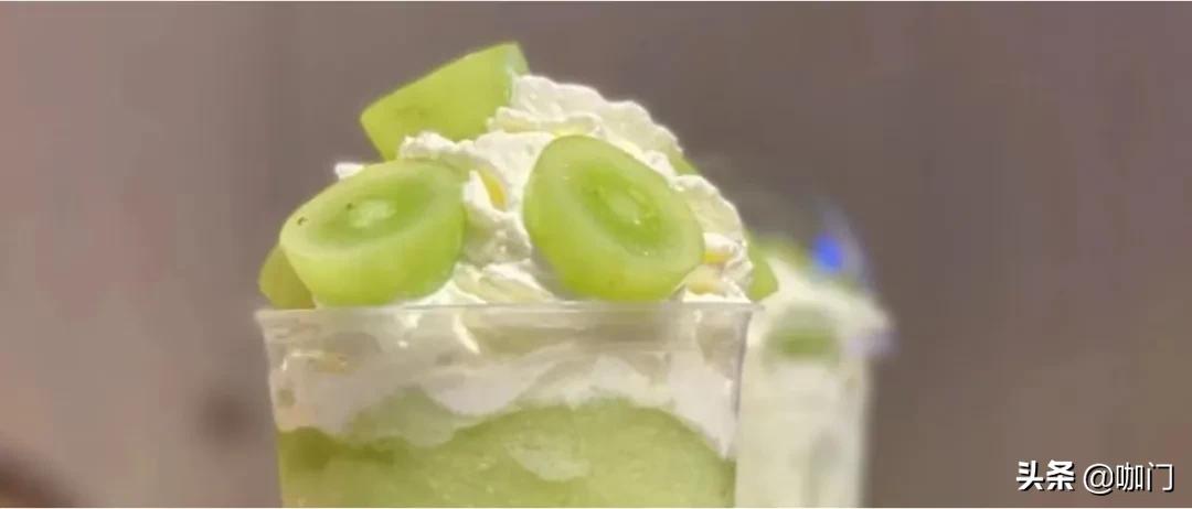 茶饮排队,茶饮店排队人多