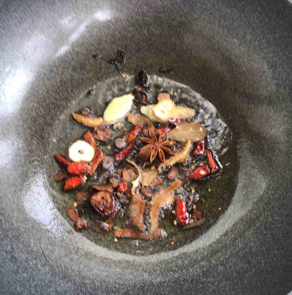 玉骨鸭爪怎么做才好吃,妈妈做的鸡爪实在太美味了