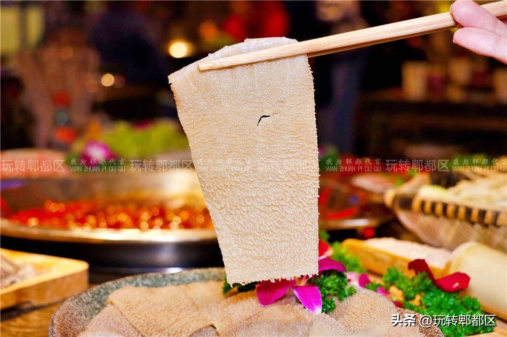 重庆来的集市火锅，就在郫都区蜀都万达！！吃相因去喽