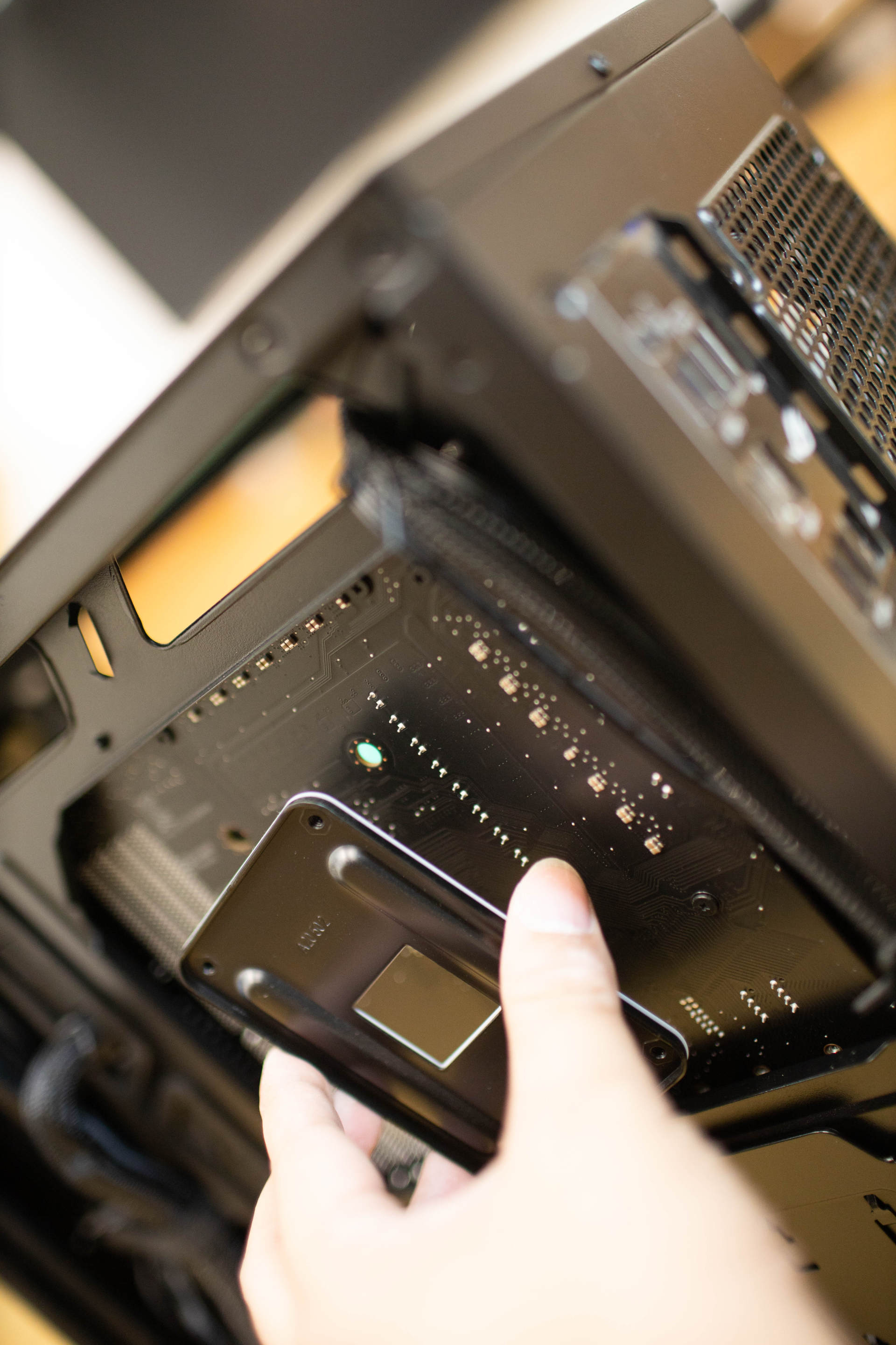 微星氪金枪二代可以装风冷吗,微星氪金枪机箱前面可以拆吗