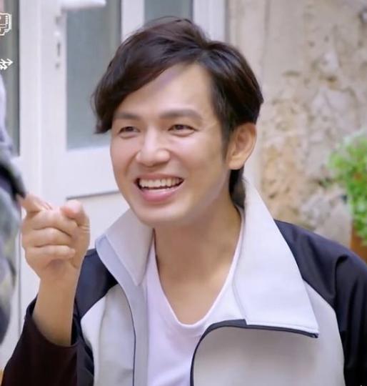 留了胡子反而更帅的男星,刮掉胡子帅到爆的男星