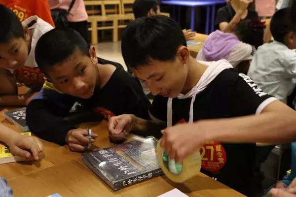 “知行瑞博”和你在一起，体验不一样的夏令营……