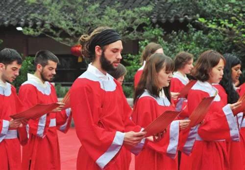 留学生用就造句,学生造句集锦100句