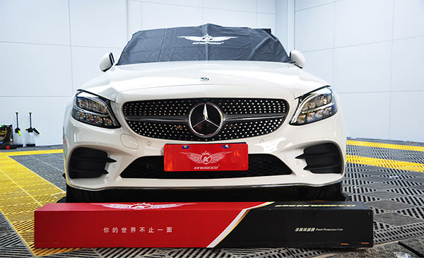 到底是贴膜好还是全车喷漆好,到底是车衣好还是贴膜好