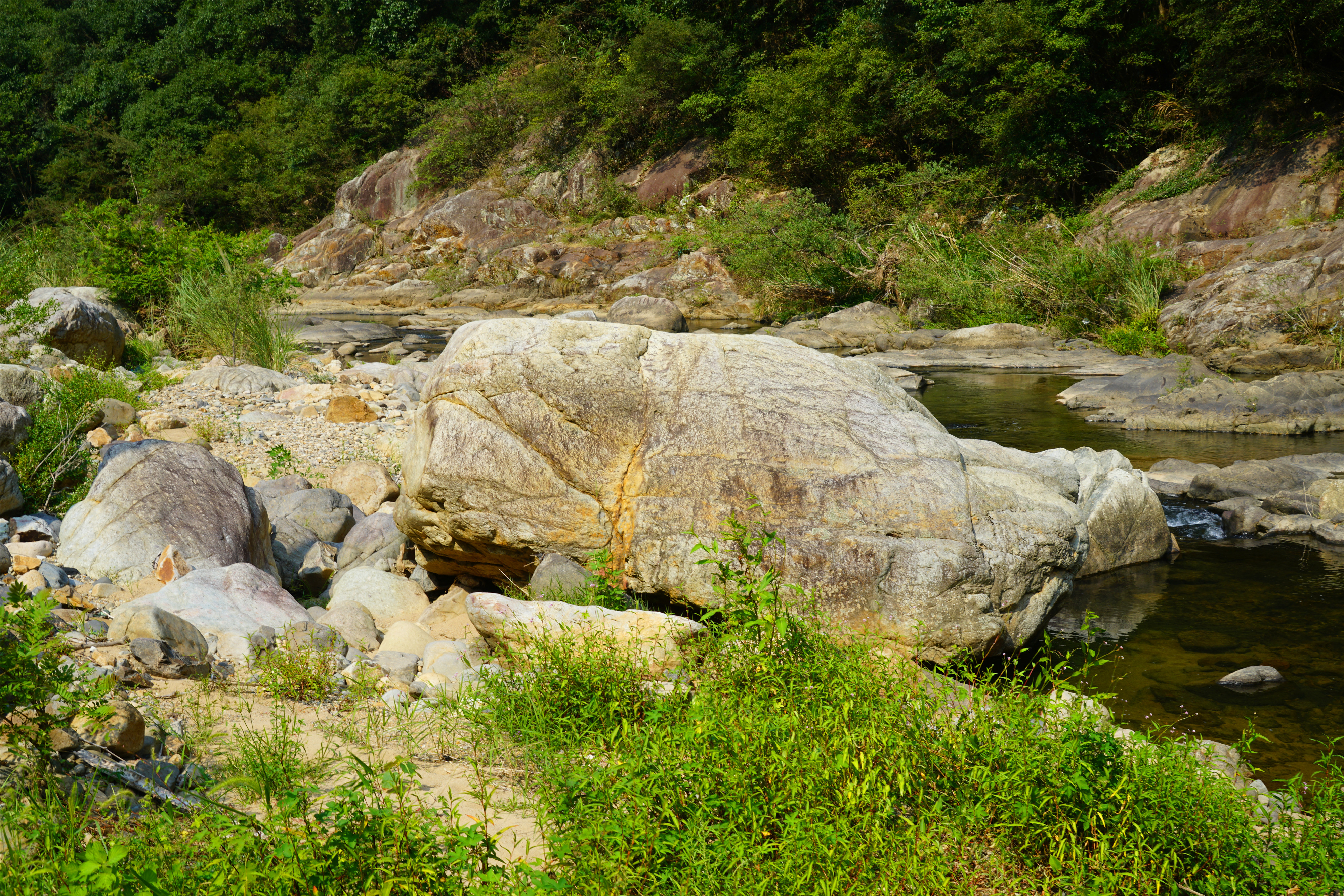 新昌这条溪，近来大火，古时是*私走**食盐秘密通道之一，人称十八渡