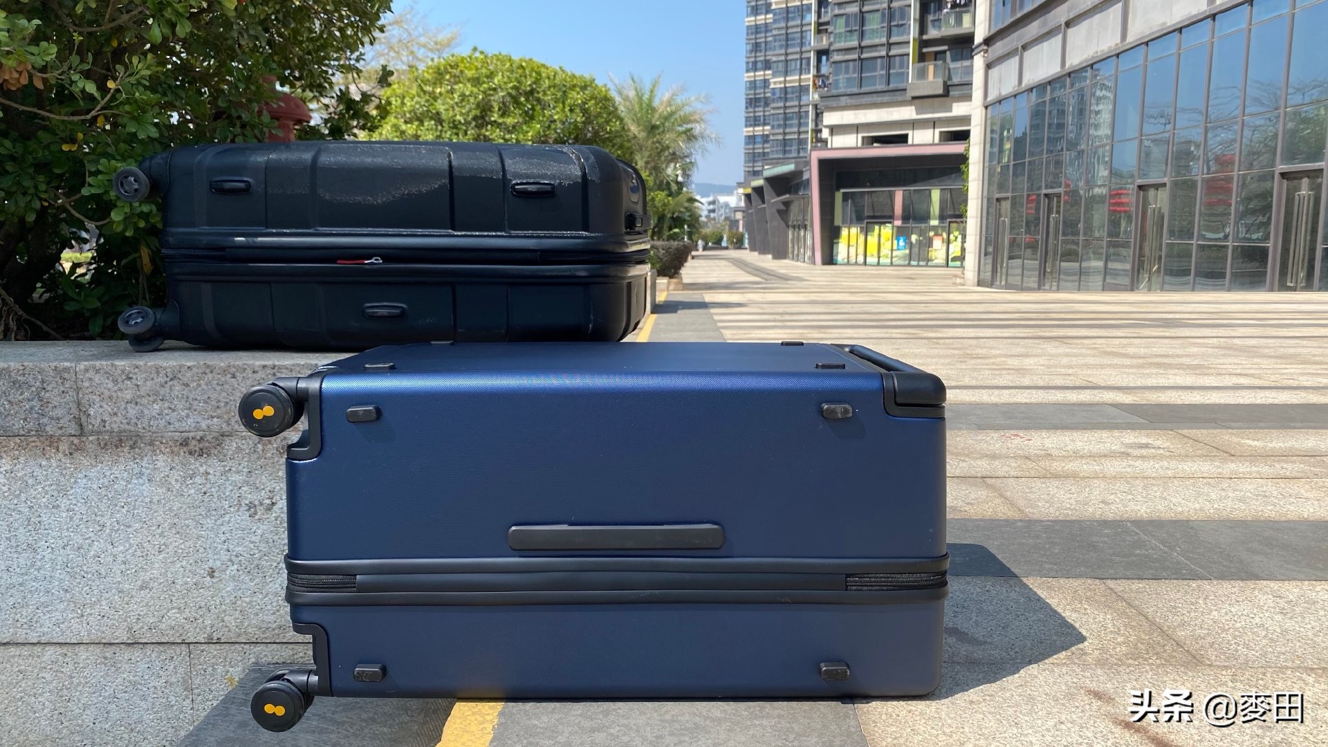 地平线8号和大嘴猴哪个行李箱好,地平线8号行李箱26和28怎么选