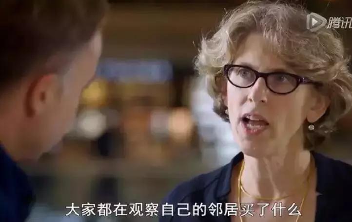 穿128元裙子的姑娘,穿3799块钱裙子的小女孩