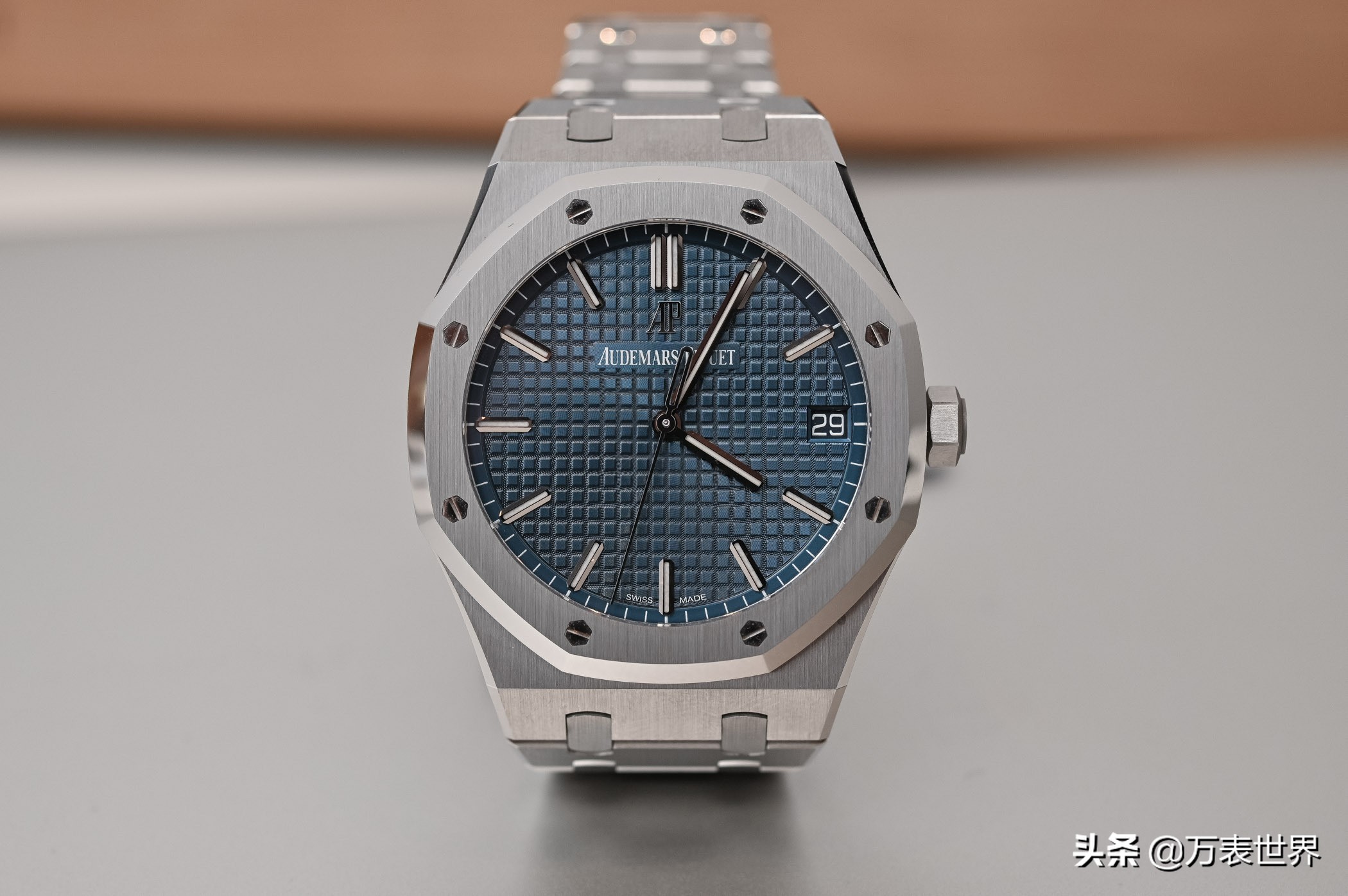 目前最便宜的爱彼手表是哪款,爱彼手表的哪个系列比较上档次