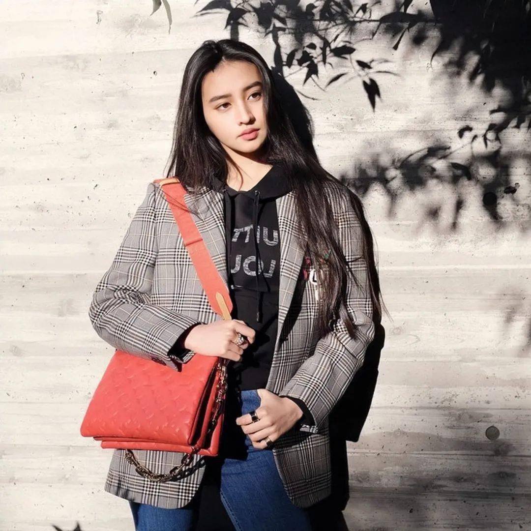 LV新手袋一出，女明星们集体撞包