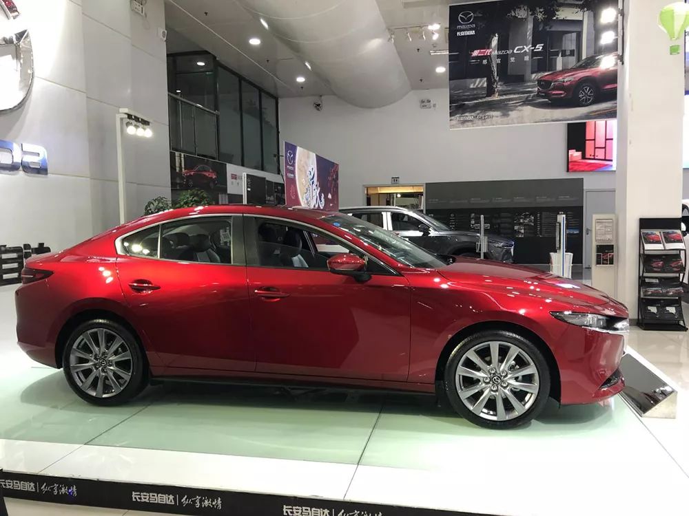 新款马3试驾,新马自达3试驾视频1.5手动挡