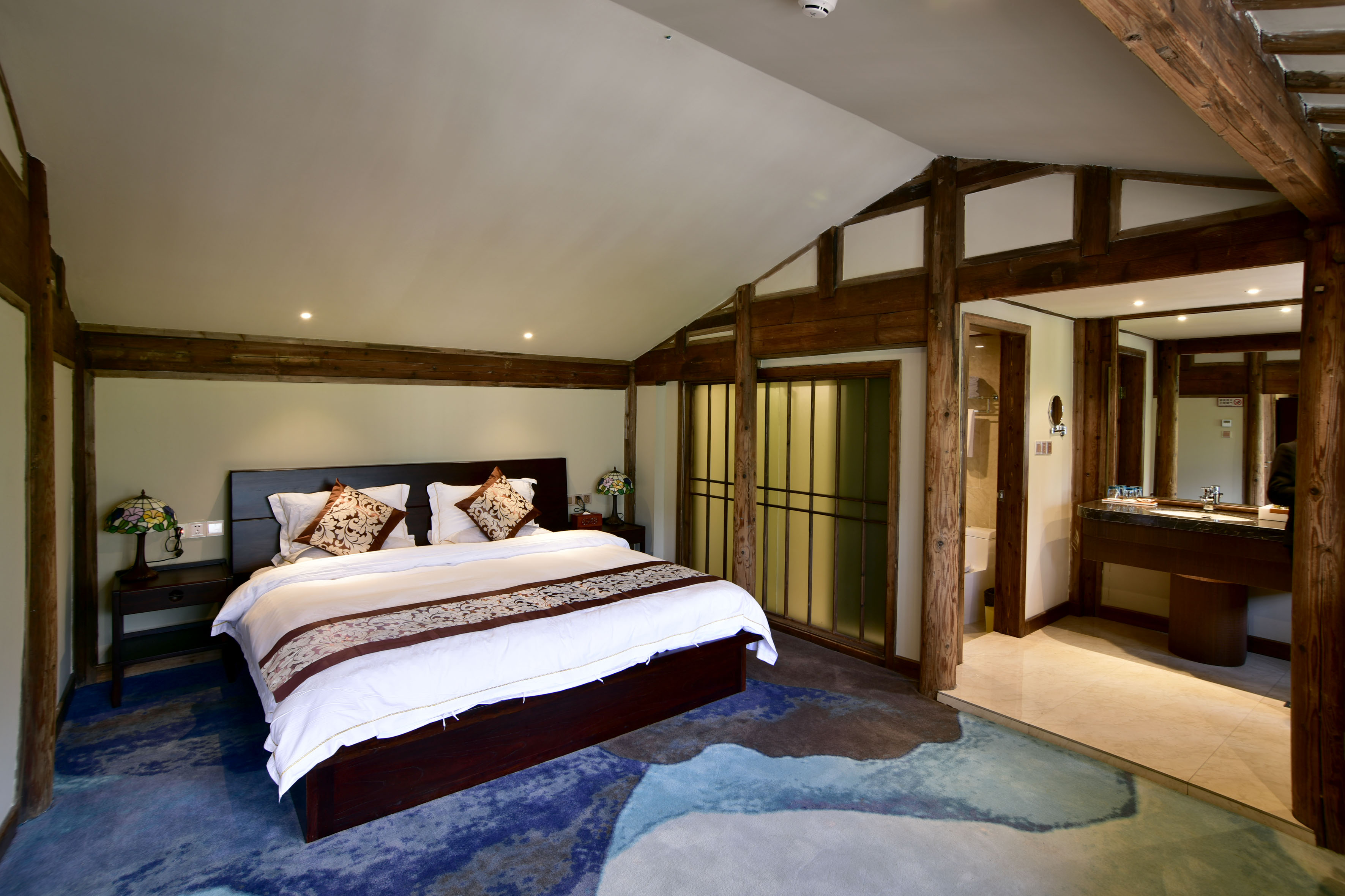 农村破旧老民居如何改造为特色民宿？可自住可出租，半年赚回房钱