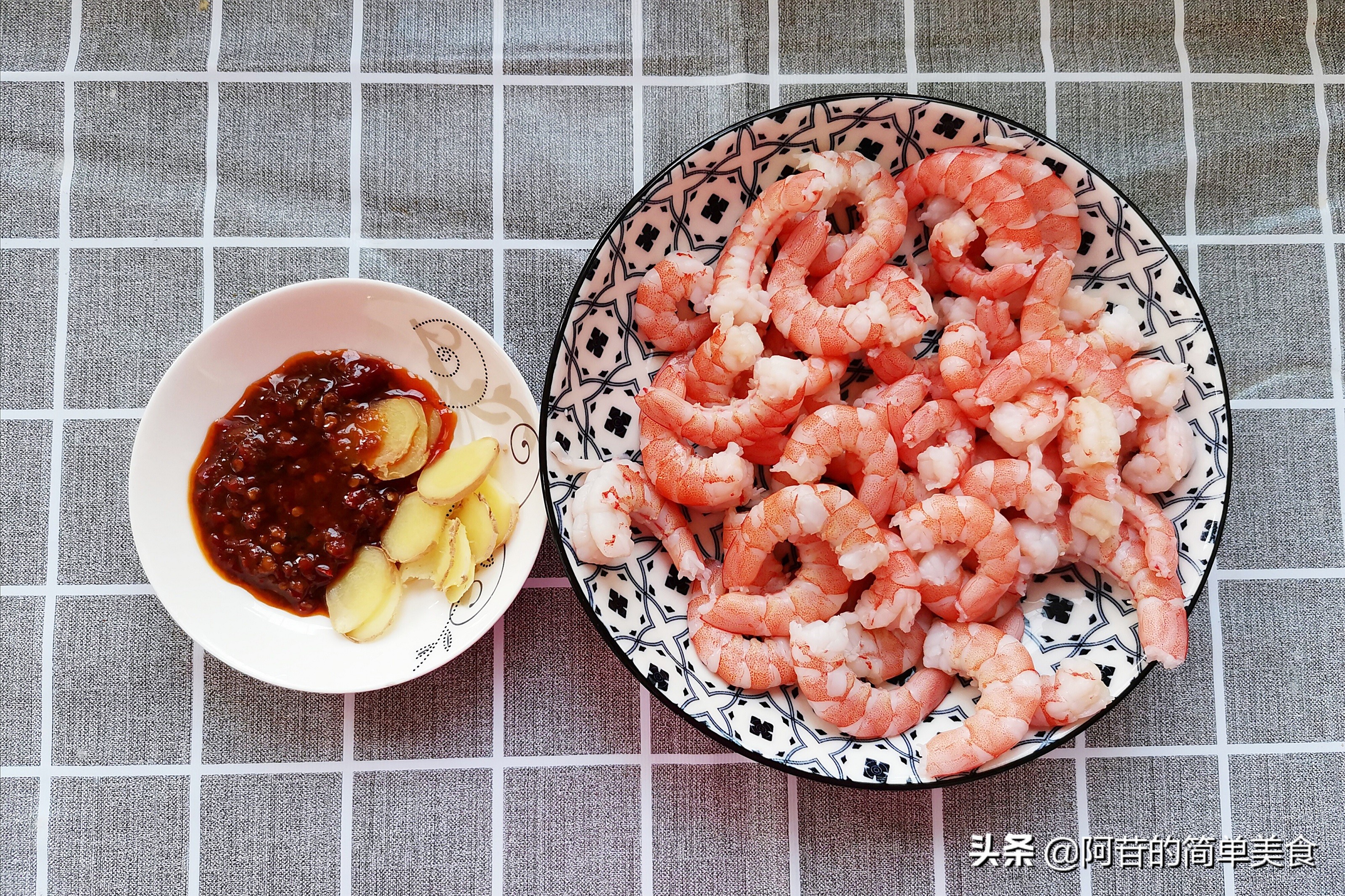 虾仁炒得嫩滑原来还有这一招,蒜苔玉米和虾仁可以炒在一起吗