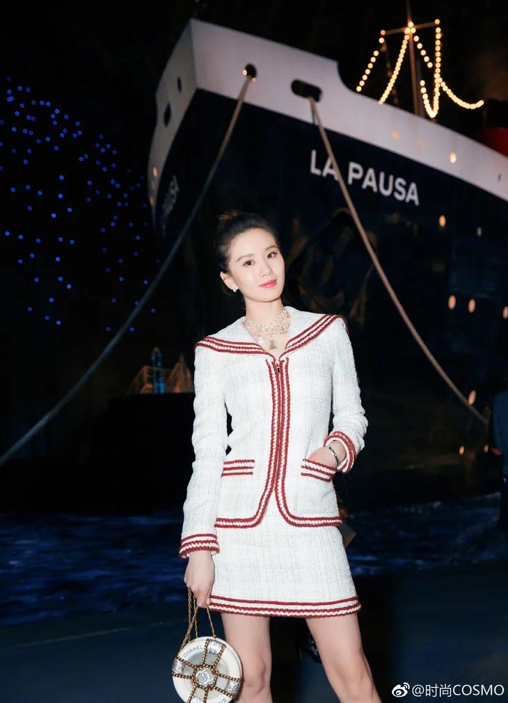 jk女团杨超越,jk杨超越同款