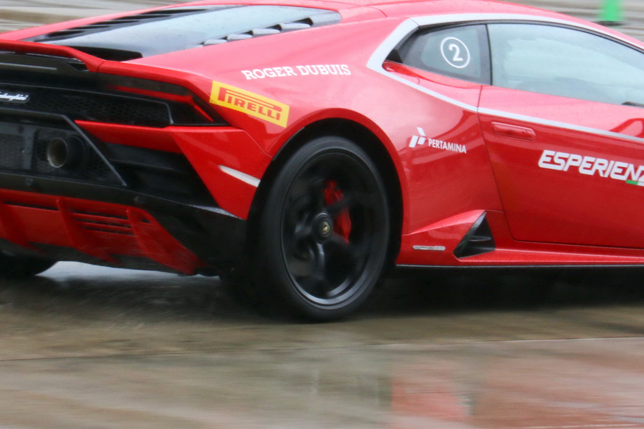 小牛飓风升级evo,飓风小牛飙车