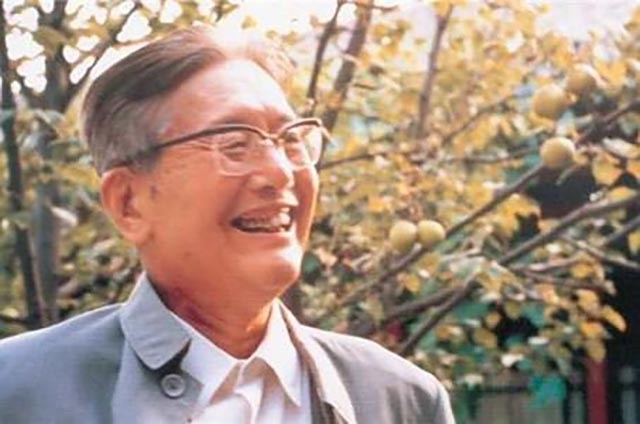 乔冠华三大爱好：抽烟、喝酒、饮浓茶，外交场合也要喝酒助兴