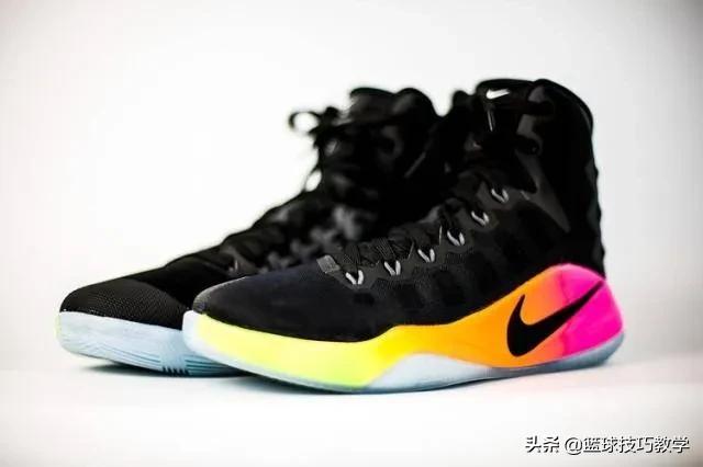 经常崴脚穿什么类型的球鞋,实战起步快不崴脚的球鞋