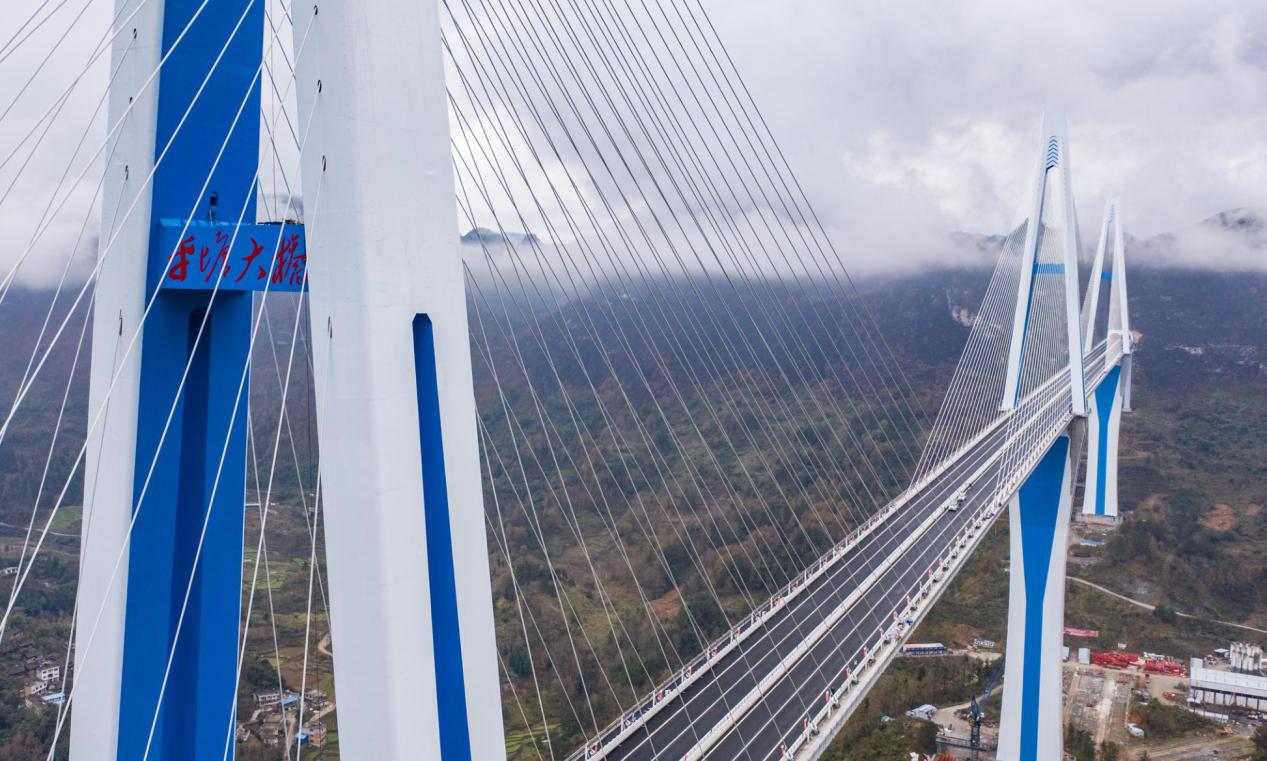 外国人评价平塘特大桥,平塘特大桥的通车最新视频