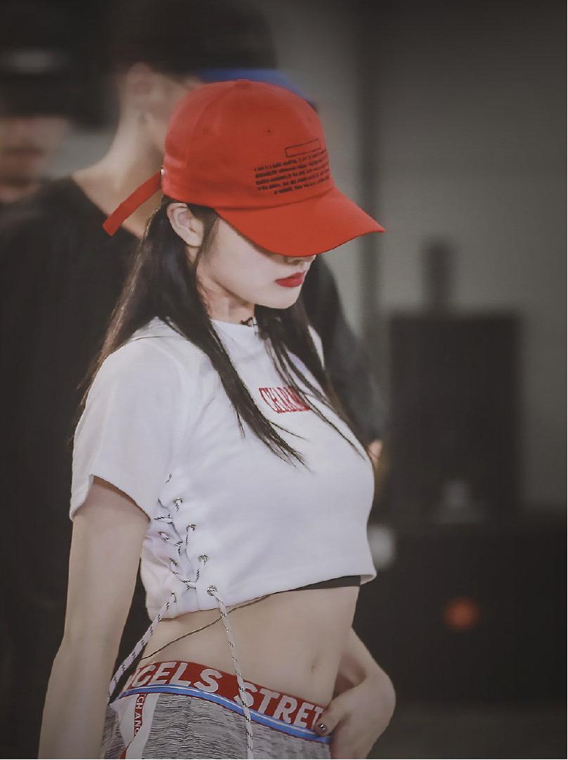 周洁琼百变少女,周洁琼时尚芭莎