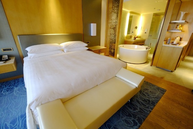 带孩子去三亚泡酒店首选之地,三亚阿罗哈酒店附近美食