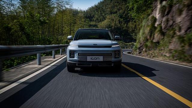 吉利小路虎是电动吗,吉利最新款粉红小路虎