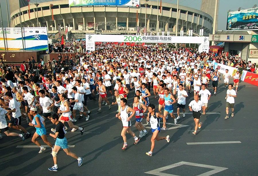 万人马拉松最美跑道激情奔跑,万人马拉松现场有多震撼