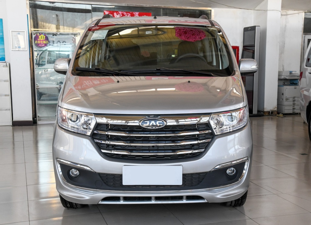 江淮瑞风m3自动挡落地价五菱宏光,五菱宏光plus和江淮瑞风m3哪个好