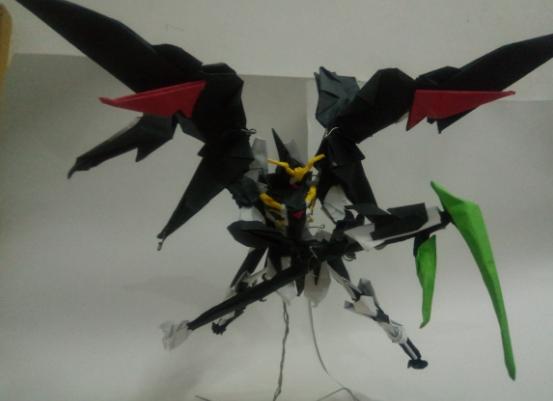 因老婆不给买手办，这位大佬只好用汉堡包装自己做了一个