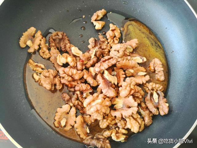 不油炸的熬糖琥珀核桃仁家常做法,学做拔丝琥珀核桃仁
