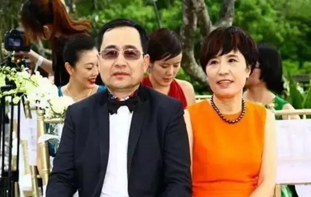 脸变大会显得眼睛小吗,年龄越大脸越小而且越好看