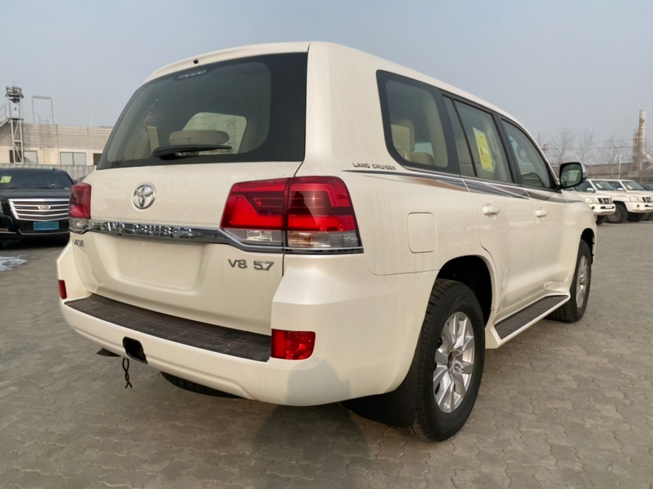 丰田兰德酷路泽5700顶配vxr黑色,丰田酷路泽5700v8exr与vxr区别