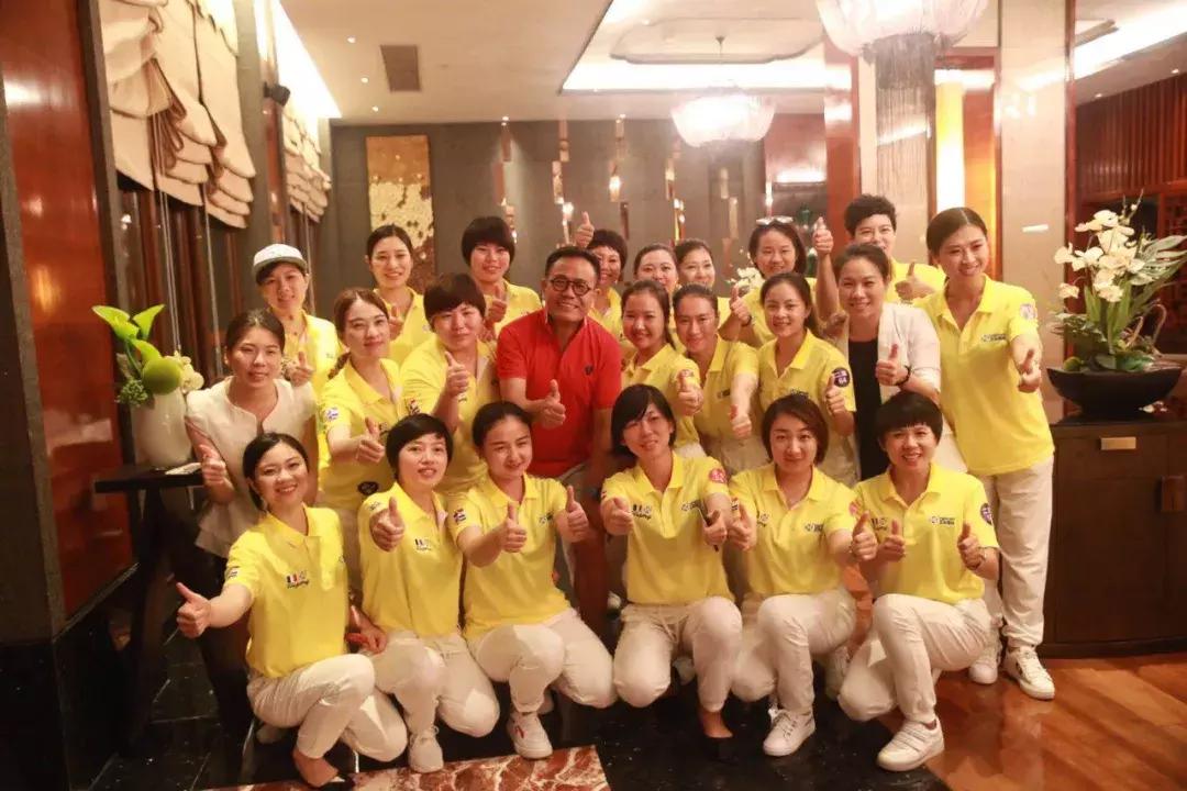 巨邦快乐集结号丨看见了,其中一艘游艇上,是我们的船长大舅哥