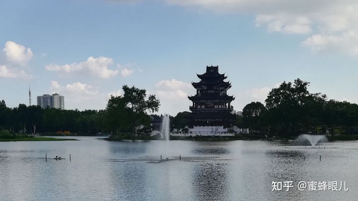 21-27℃，这是真的摘掉了火炉的帽子，再看武汉的热