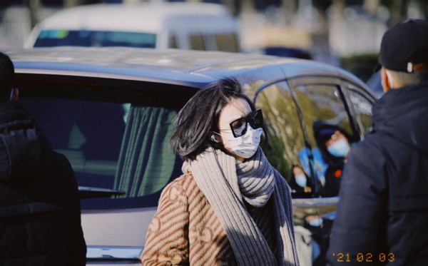 gucci穿搭倪妮,gucci倪妮粉色大衣